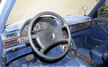 Mercedes-benz-300sd-1984-Classic-White-Blue-30
