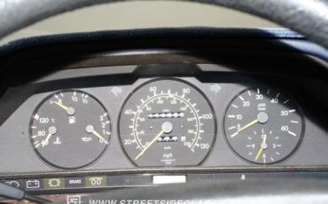 Mercedes-benz-300sd-1984-Classic-White-Blue-32