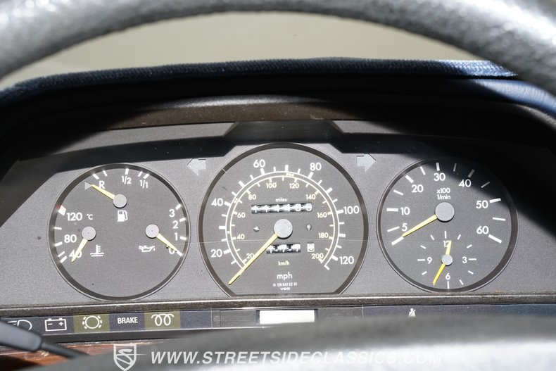 Mercedes-benz-300sd-1984-Classic-White-Blue-32