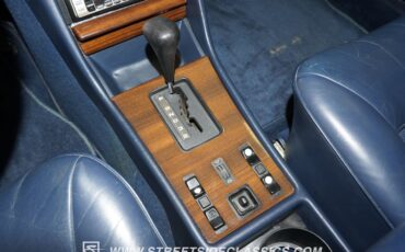 Mercedes-benz-300sd-1984-Classic-White-Blue-33