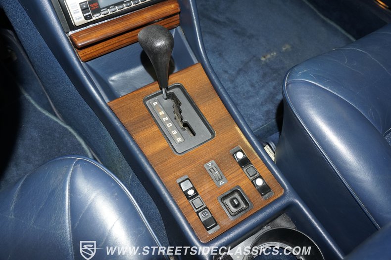 Mercedes-benz-300sd-1984-Classic-White-Blue-33