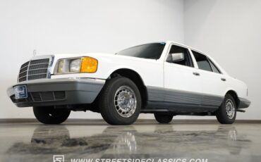 Mercedes-benz-300sd-1984-Classic-White-Blue-36