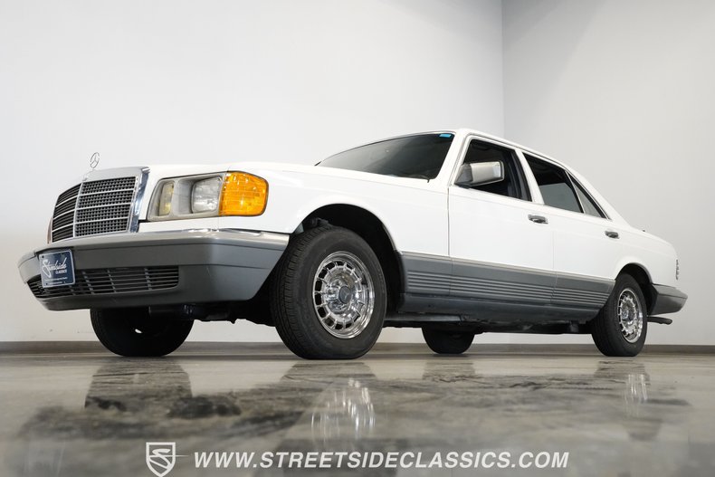 Mercedes-benz-300sd-1984-Classic-White-Blue-36
