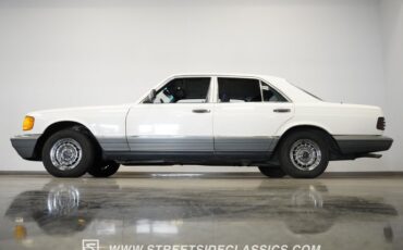 Mercedes-benz-300sd-1984-Classic-White-Blue-37