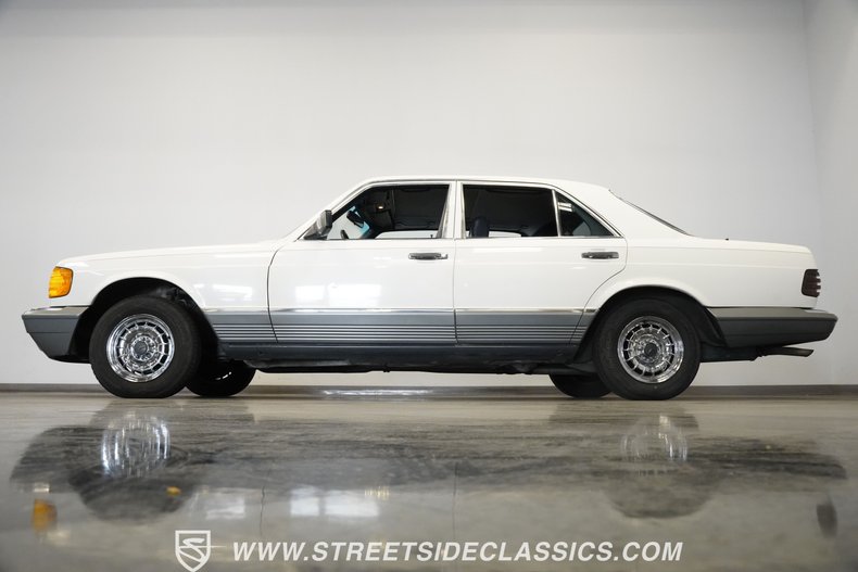 Mercedes-benz-300sd-1984-Classic-White-Blue-37