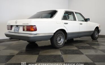 Mercedes-benz-300sd-1984-Classic-White-Blue-38