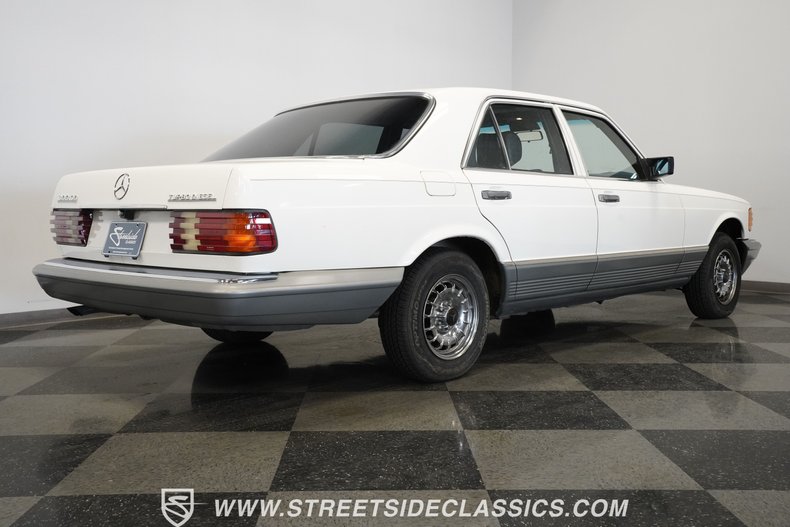 Mercedes-benz-300sd-1984-Classic-White-Blue-38