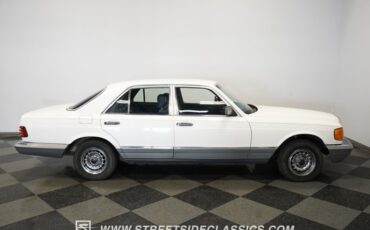 Mercedes-benz-300sd-1984-Classic-White-Blue-39