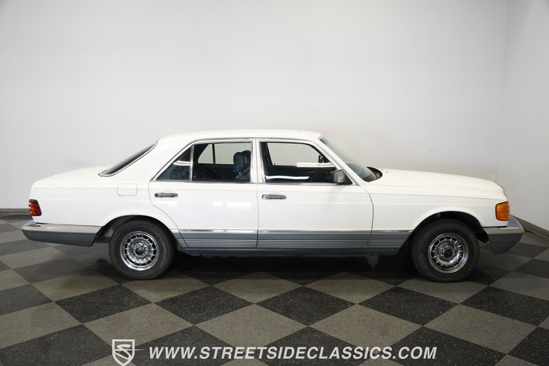 Mercedes-benz-300sd-1984-Classic-White-Blue-39