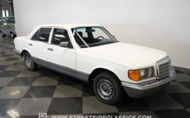 Mercedes-benz-300sd-1984-Classic-White-Blue-40