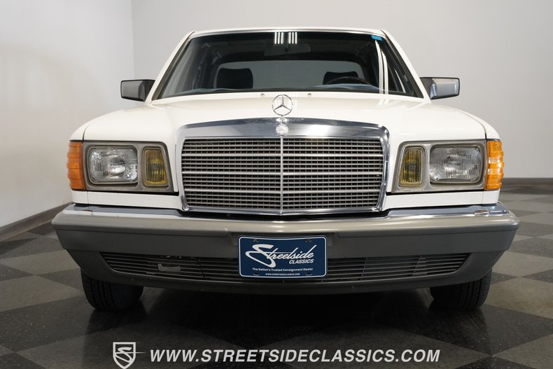Mercedes-benz-300sd-1984-Classic-White-Blue-41