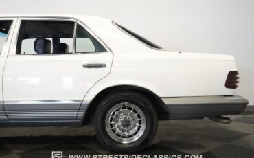 Mercedes-benz-300sd-1984-Classic-White-Blue-42