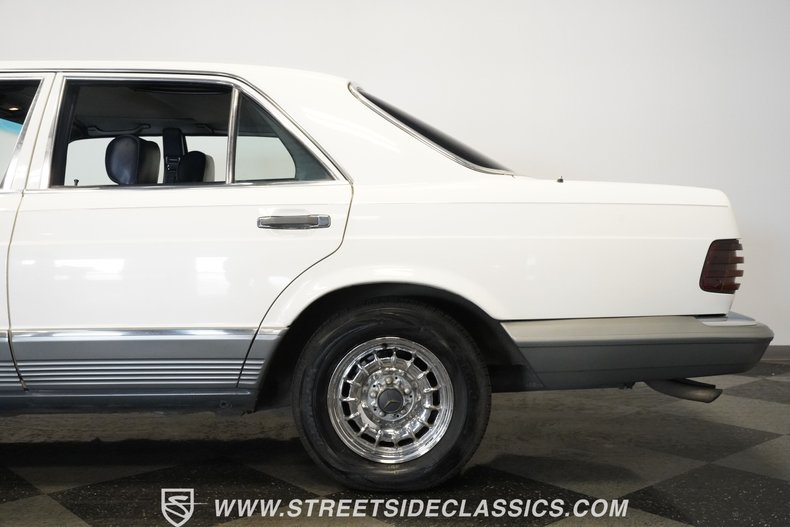 Mercedes-benz-300sd-1984-Classic-White-Blue-42