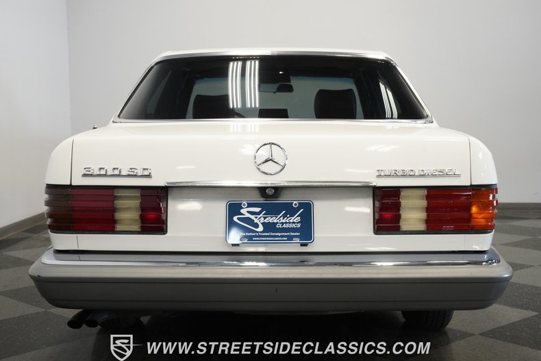 Mercedes-benz-300sd-1984-Classic-White-Blue-43