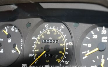 Mercedes-benz-300sd-1984-Classic-White-Blue-46