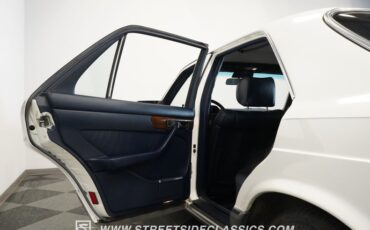 Mercedes-benz-300sd-1984-Classic-White-Blue-49