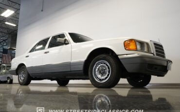 Mercedes-benz-300sd-1984-Classic-White-Blue-5