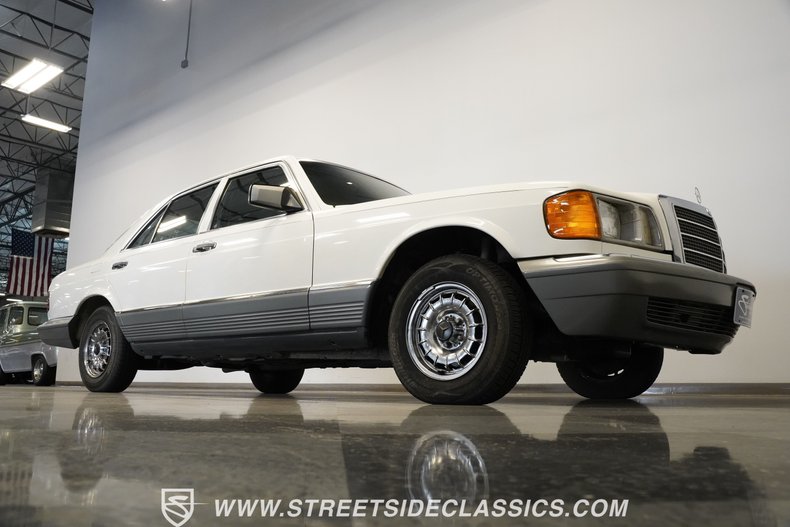Mercedes-benz-300sd-1984-Classic-White-Blue-5