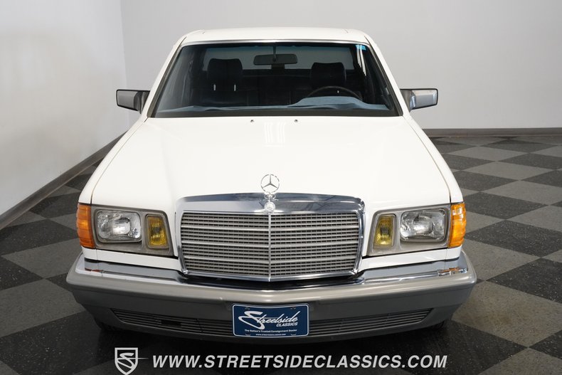 Mercedes-benz-300sd-1984-Classic-White-Blue-6