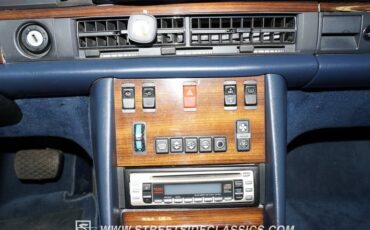 Mercedes-benz-300sd-1984-Classic-White-Blue-9
