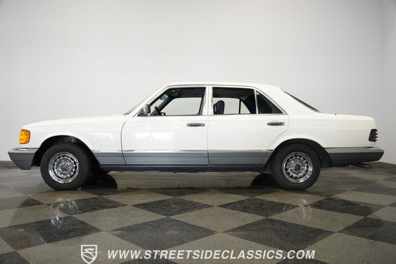 Mercedes-benz-300sd-1984-Classic-White-Blue