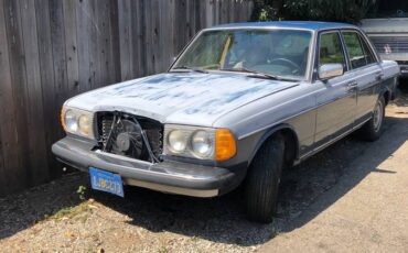 Mercedes-benz-300sd-diesel-1984-blue-2