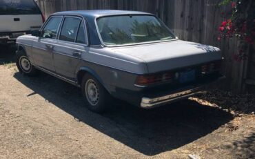 Mercedes-benz-300sd-diesel-1984-blue-3