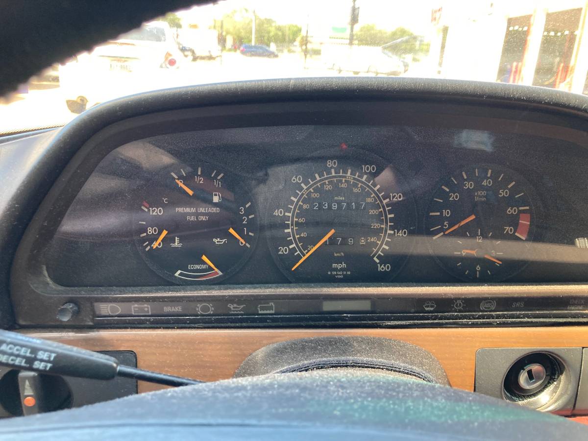 Mercedes-benz-300se-1989-brown-1