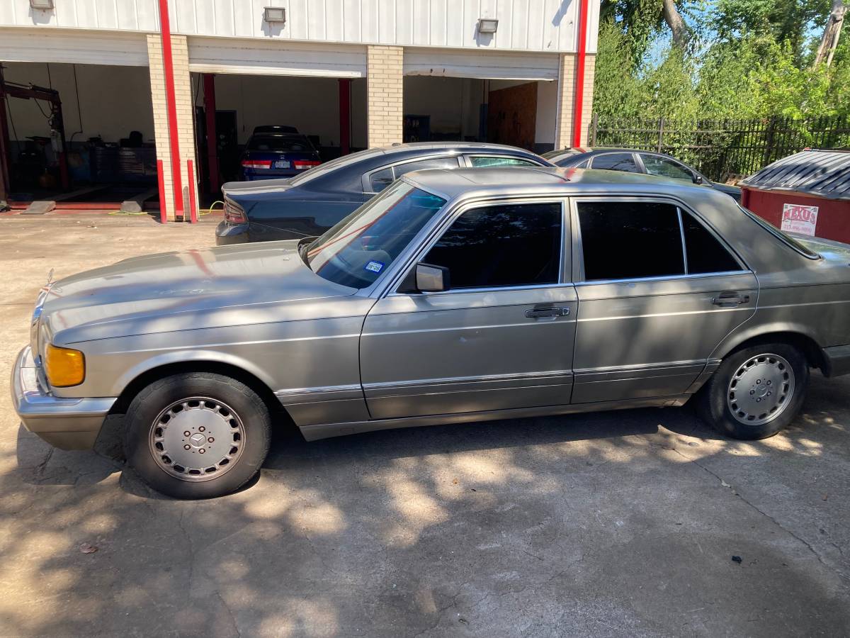 Mercedes-benz-300se-1989-brown-16