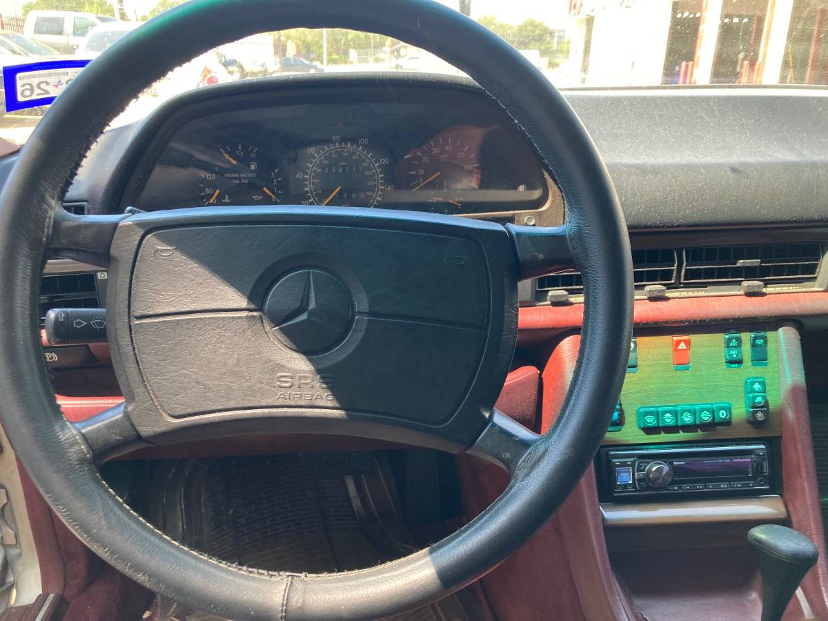 Mercedes-benz-300se-1989-brown-17