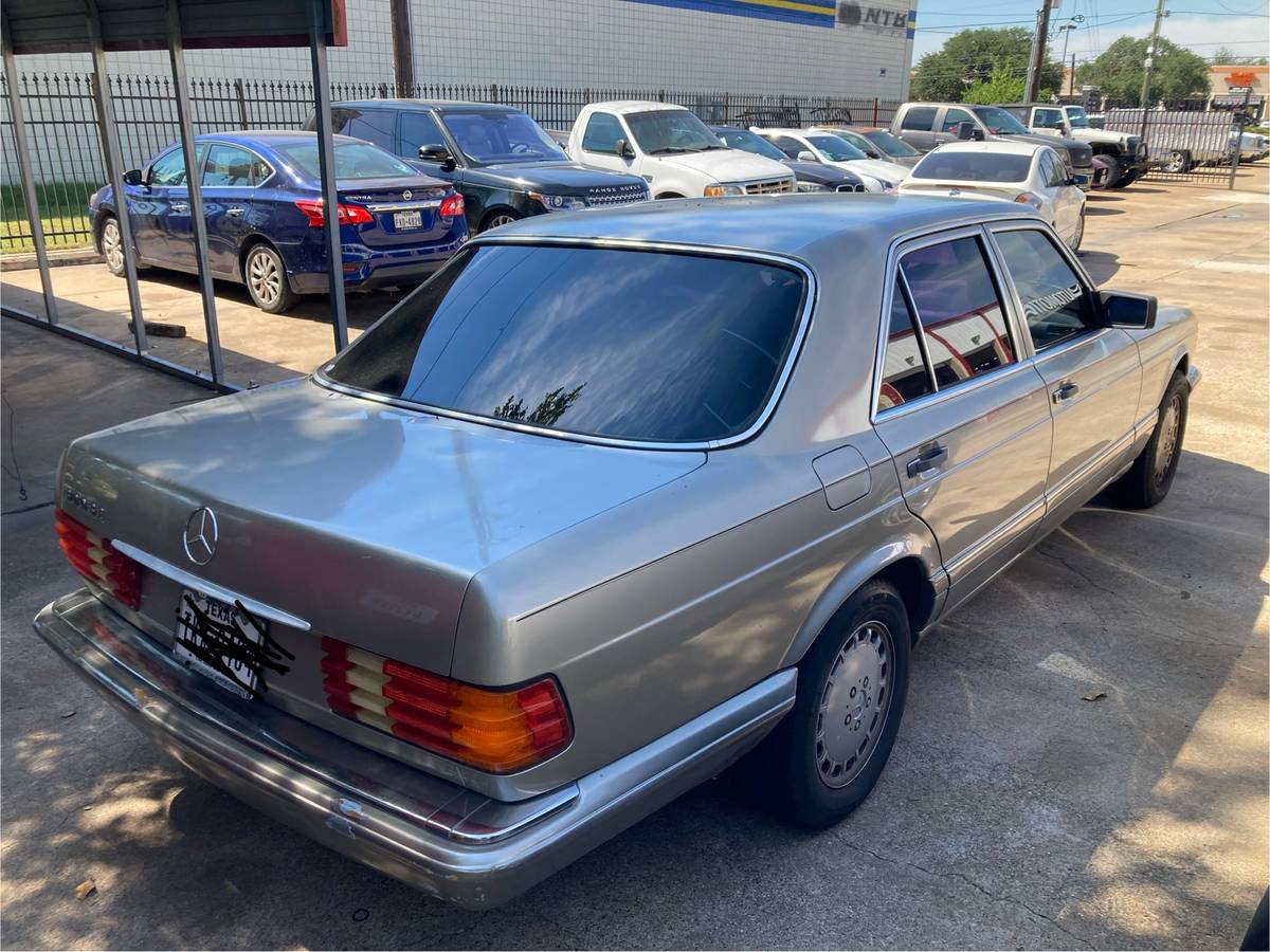 Mercedes-benz-300se-1989-brown-4