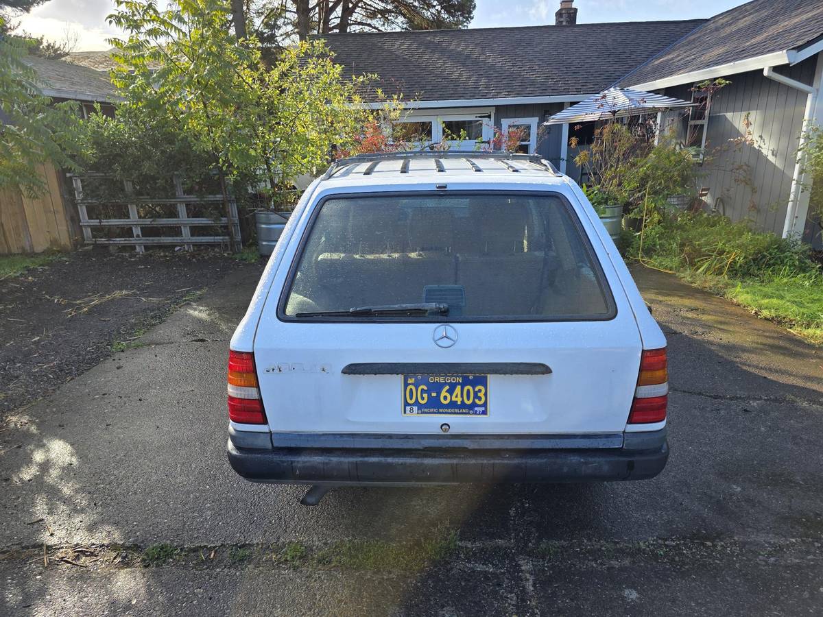 Mercedes-benz-300td-diesel-1987-white-10