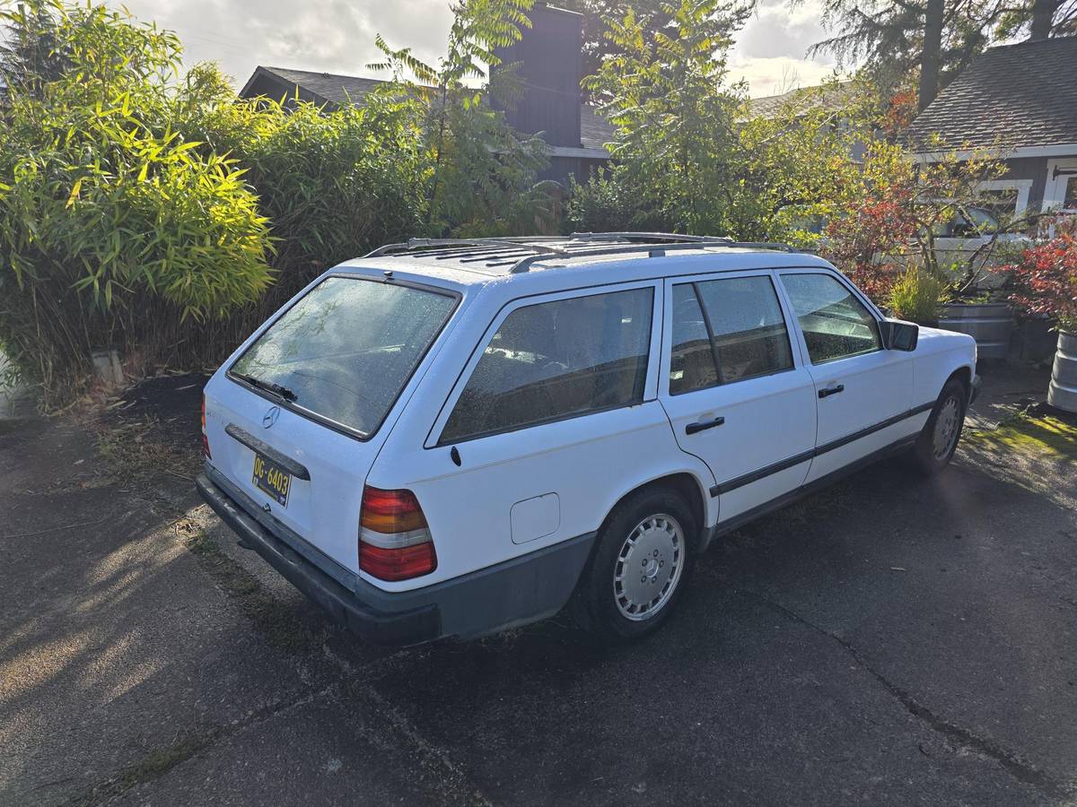 Mercedes-benz-300td-diesel-1987-white-11