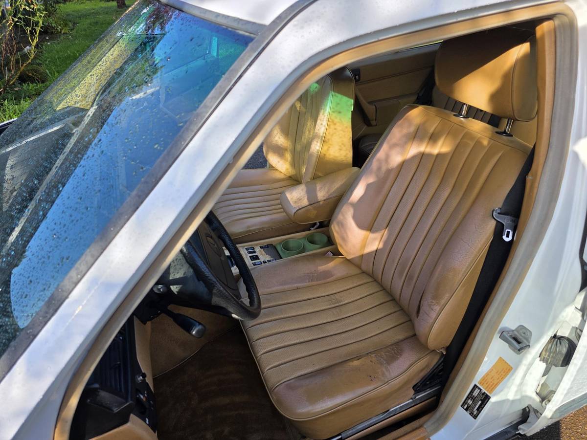 Mercedes-benz-300td-diesel-1987-white-13