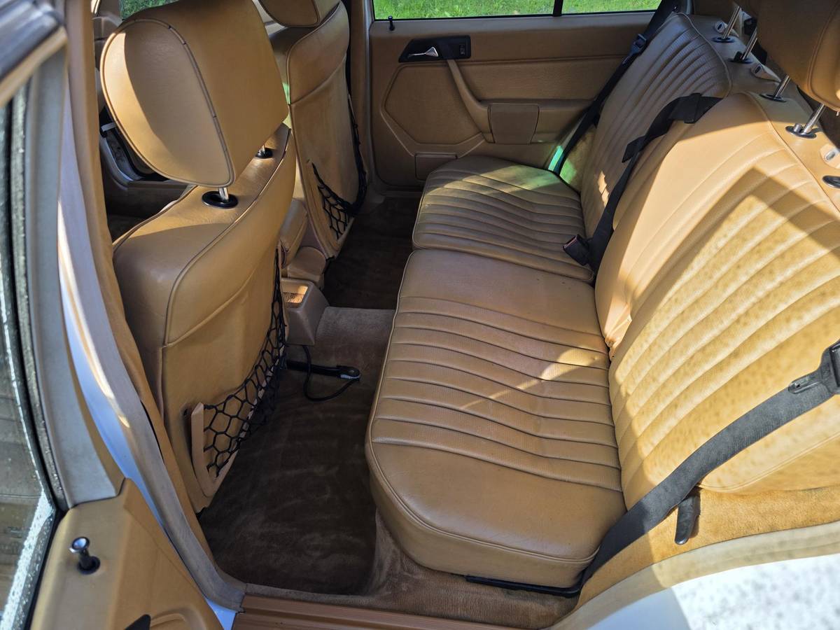 Mercedes-benz-300td-diesel-1987-white-14