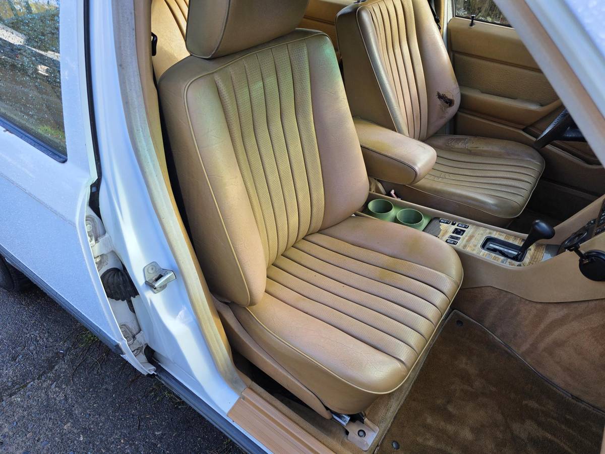 Mercedes-benz-300td-diesel-1987-white-15