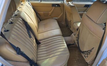 Mercedes-benz-300td-diesel-1987-white-16