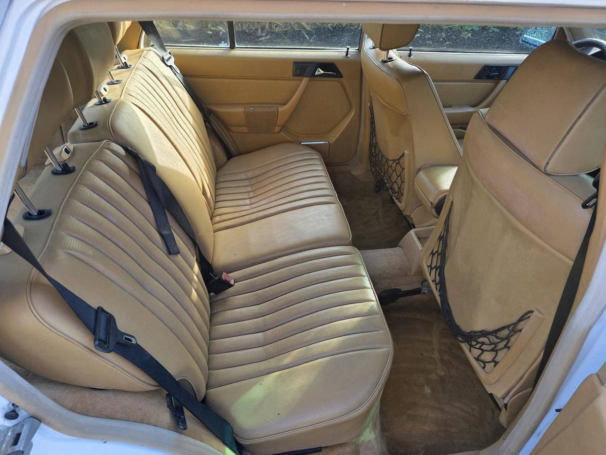 Mercedes-benz-300td-diesel-1987-white-16