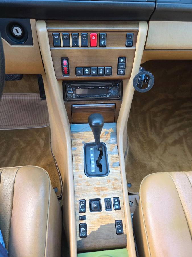 Mercedes-benz-300td-diesel-1987-white-17