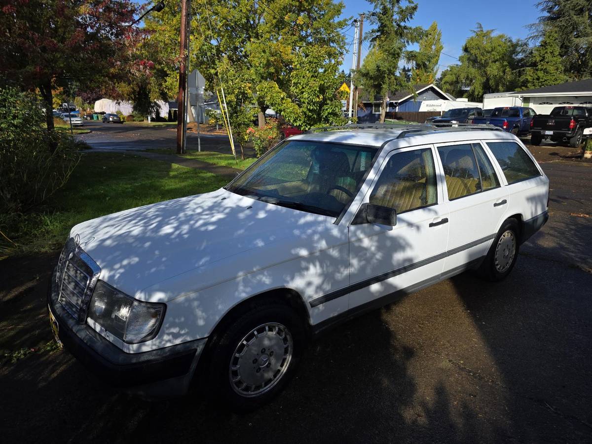 Mercedes-benz-300td-diesel-1987-white-18