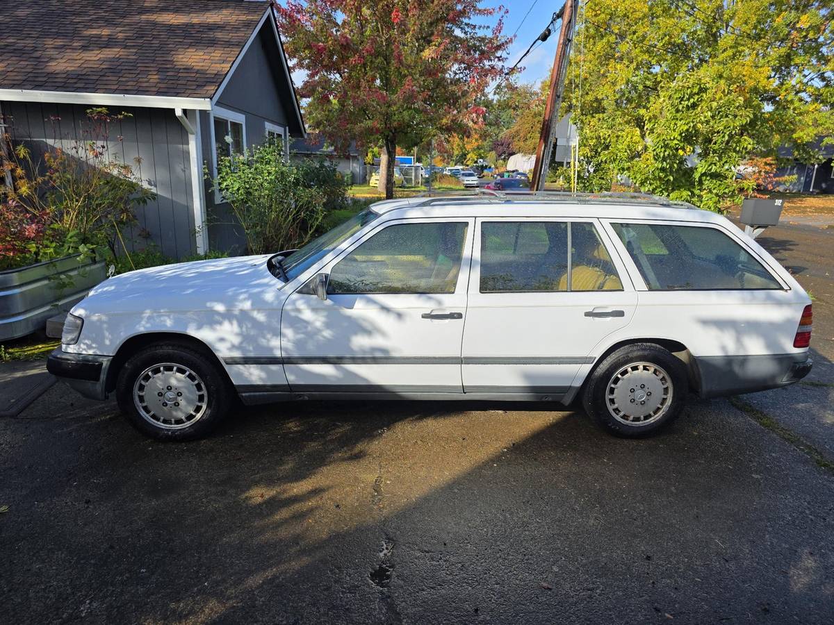 Mercedes-benz-300td-diesel-1987-white-2