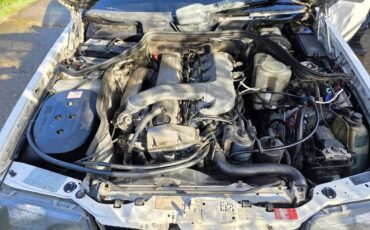 Mercedes-benz-300td-diesel-1987-white-4
