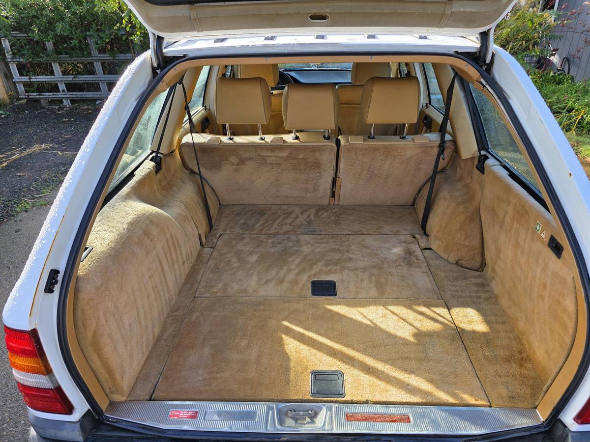 Mercedes-benz-300td-diesel-1987-white-7