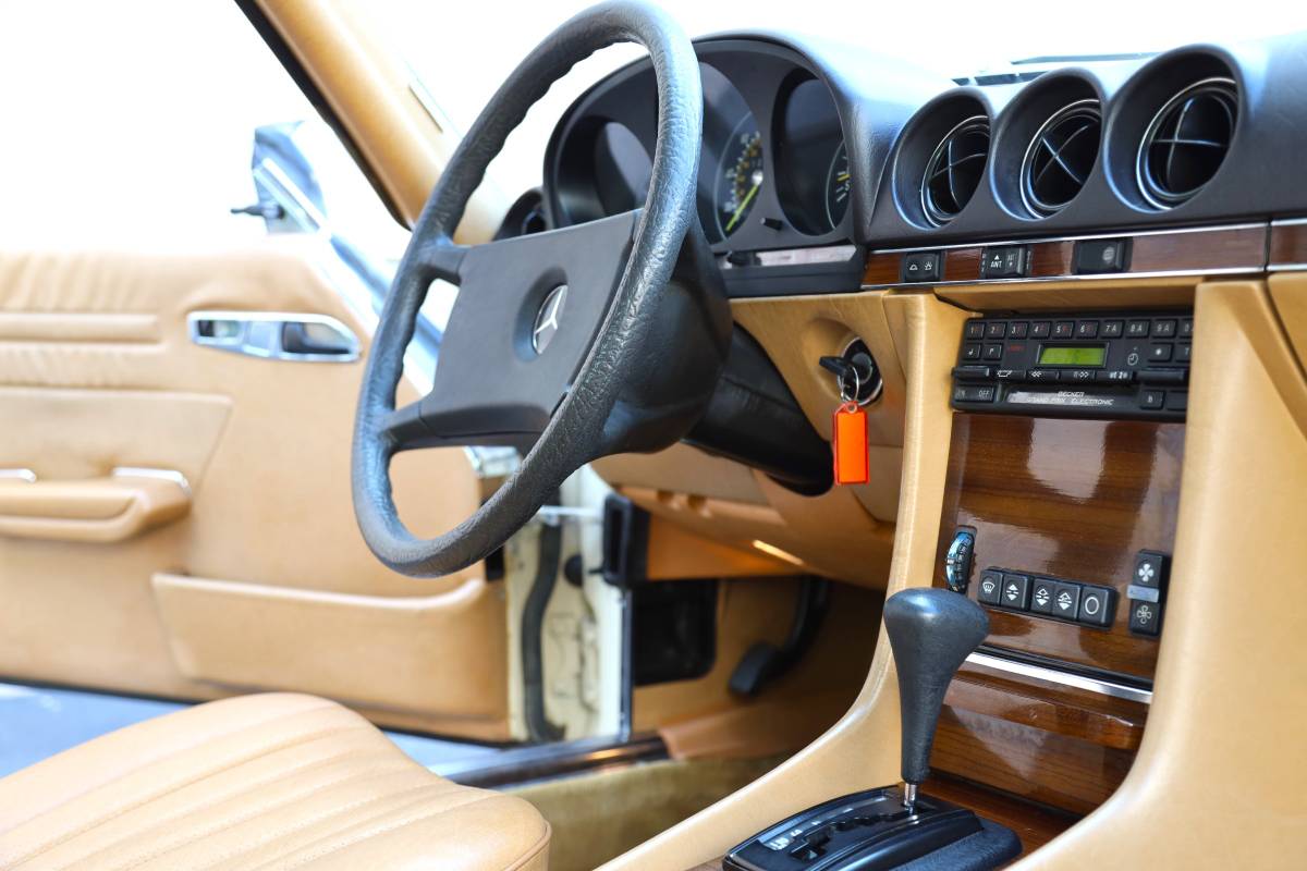 Mercedes-benz-380-380sl-1983-11