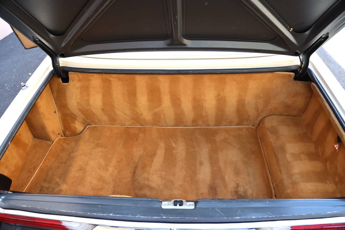 Mercedes-benz-380-380sl-1983-13
