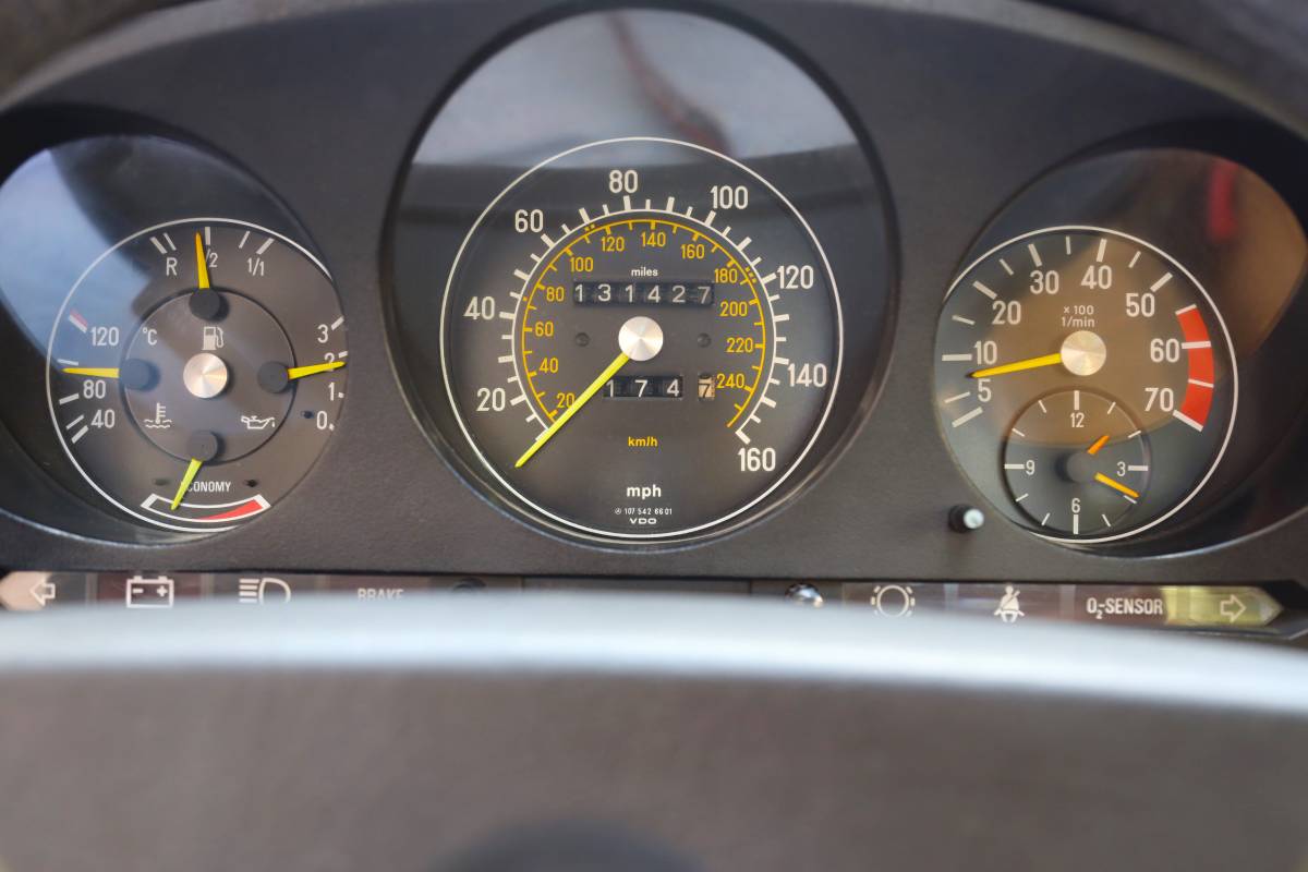 Mercedes-benz-380-380sl-1983-8