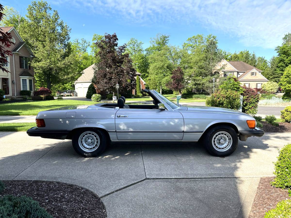 Mercedes-benz-380-380sl-1984-16