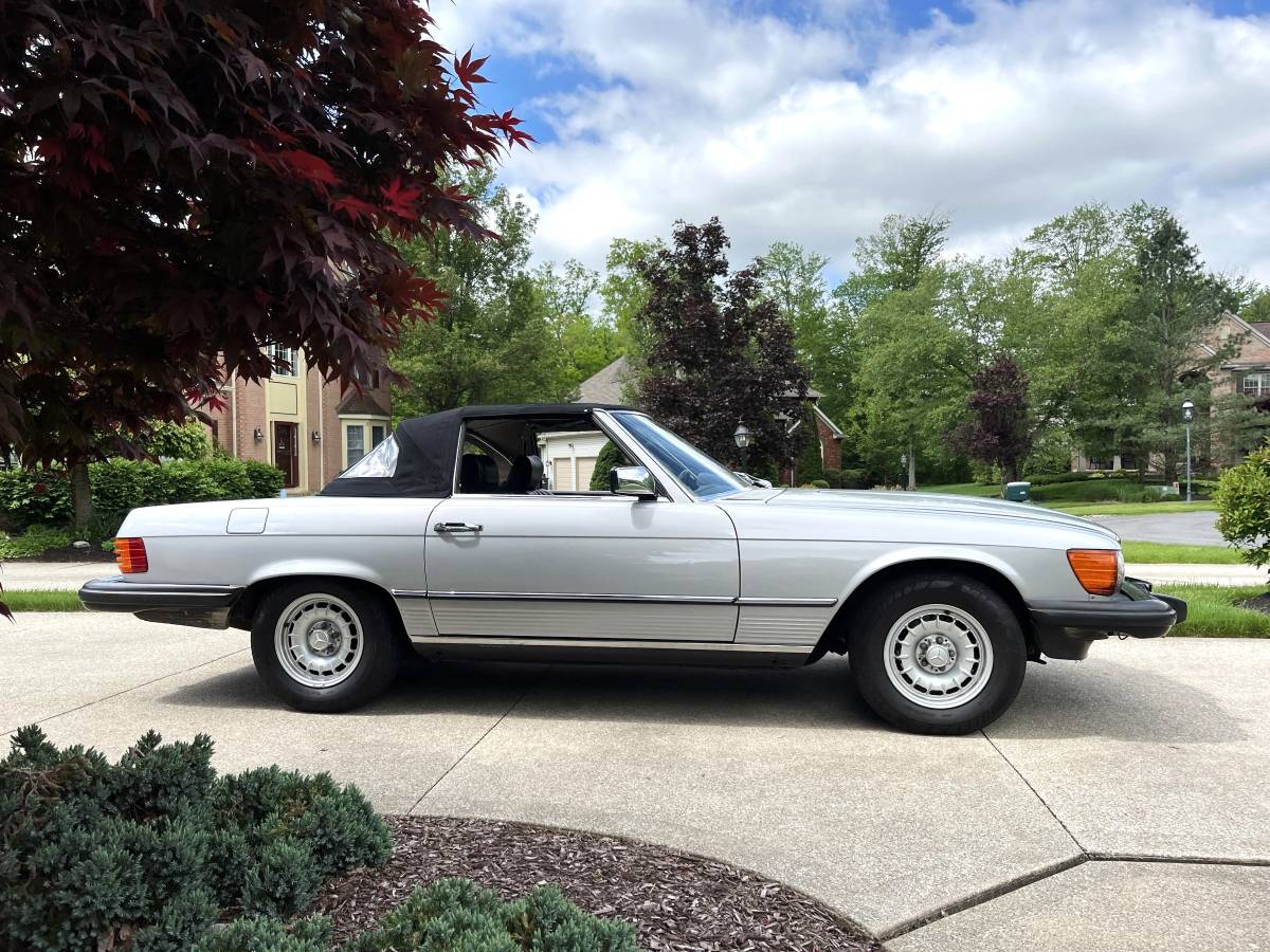 Mercedes-benz-380-380sl-1984-22