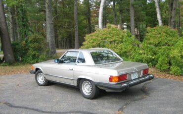 Mercedes-benz-380-380sl-1985-3
