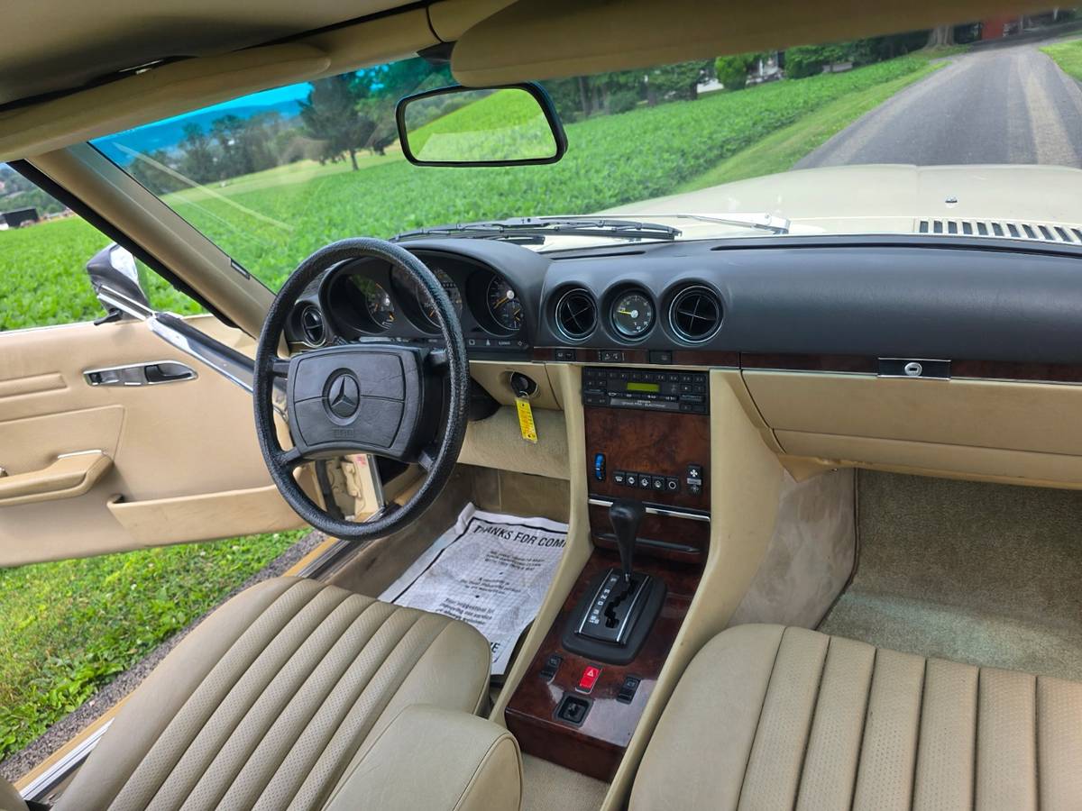 Mercedes-benz-380-380sl-1985-yellow-28